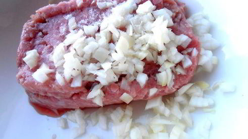 ленивые пельмени на овощной подушке