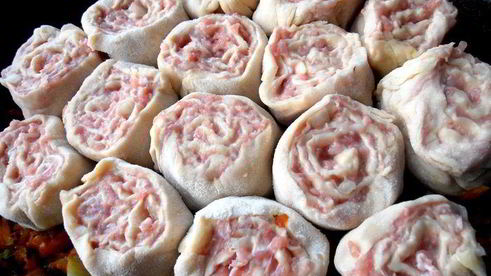 ленивые пельмени на овощной подушке