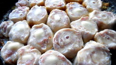 ленивые пельмени на овощной подушке