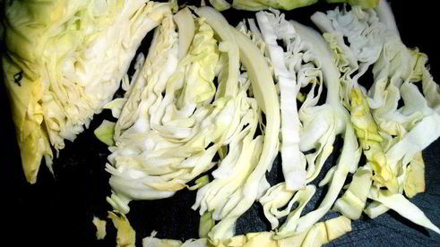 ленивые пельмени на овощной подушке