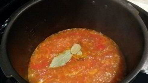 ленивые пельмени в овощном соусе