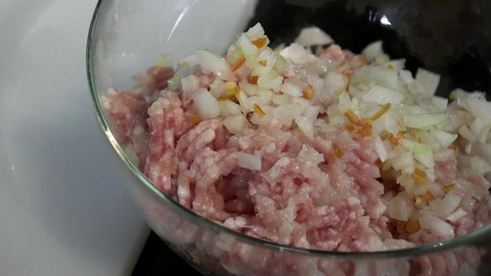 пельмени со свининой и кальмарами