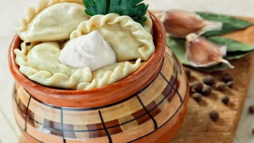 Рецепт пельменей в горшочках с грибами