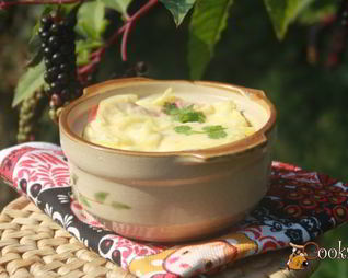 Пельмени в омлете с овощами