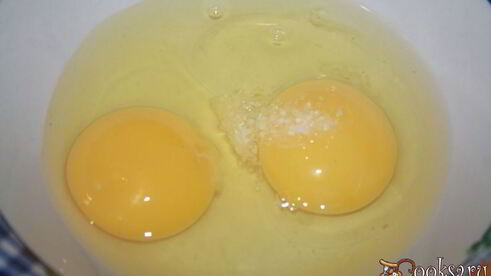 пельмени в омлете с овощами