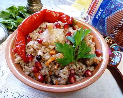 Ароматный плов с корицей и можжевельником