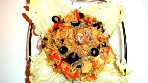 паэлья — быстрый рис с консервированным тунцом