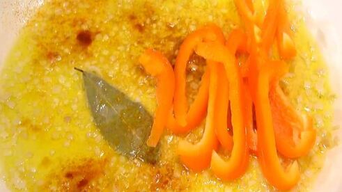 паэлья с артишоками, горохом и сладким перцем