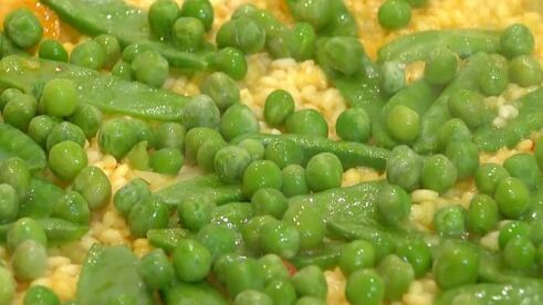 паэлья с артишоками, горохом и сладким перцем