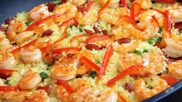 Рецепт Паэльи с креветками и чоризо