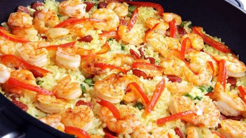 паэлья с креветками и чоризо