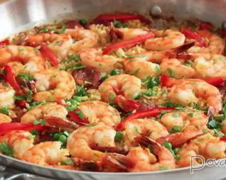 Паэлья с креветками и колбасой