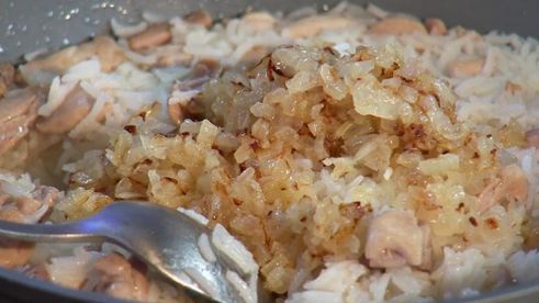 паэлья с курицей и томатным соусом