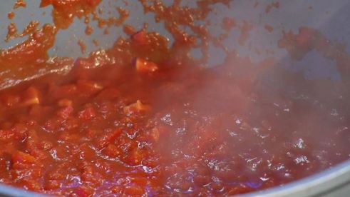 паэлья с курицей и томатным соусом