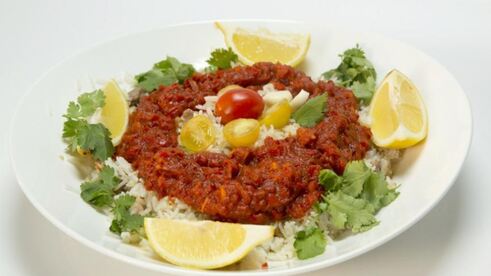 паэлья с курицей и томатным соусом