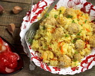 Плов с куриными фрикадельками