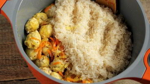 плов с куриными фрикадельками