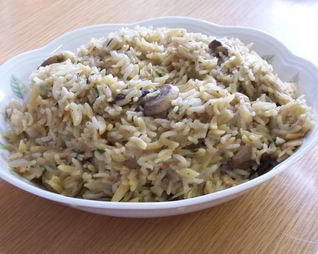 Плов с лесным орехом, грибами и пастой орзо