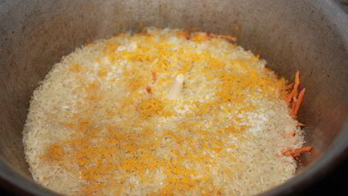 плов с приправой карри