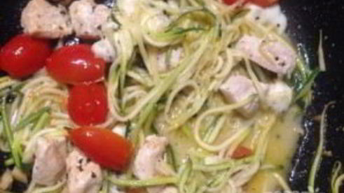 пп-паста из цукини с курицей и моцареллой