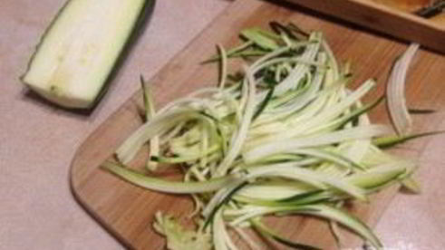 пп-паста из цукини с курицей и моцареллой