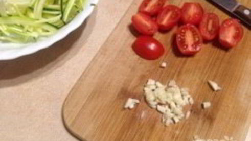 пп-паста из цукини с курицей и моцареллой