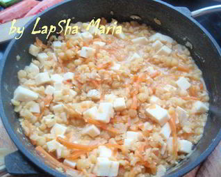 Гороховое рагу с копченым сыром без мяса