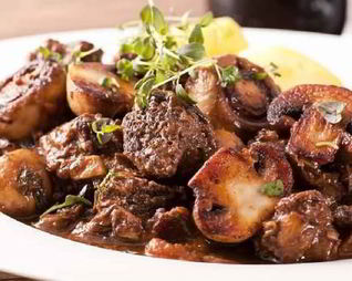 Говяжье рагу в красном вине