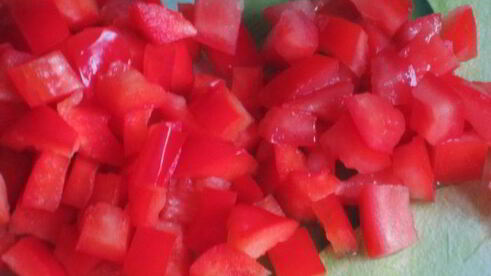 картофель, фаршированный мясным рагу с фасолью