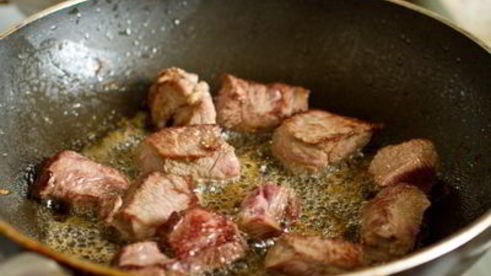 мясное рагу из говядины со сладким перцем