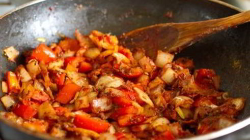 мясное рагу из говядины со сладким перцем