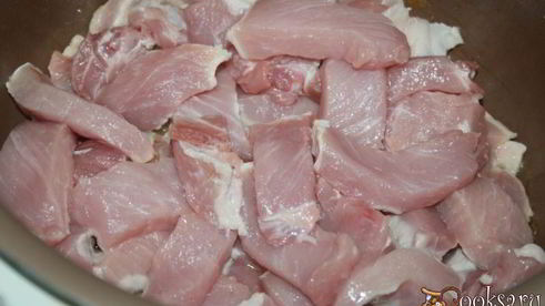 осеннее рагу с картофелем, свининой и кинзой в мультиварке