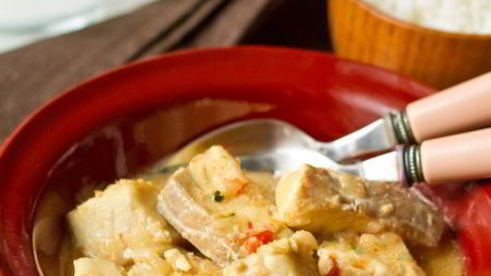 острое рыбное рагу на кокосовом молоке