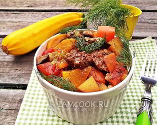Овощное рагу с фаршем и кабачками