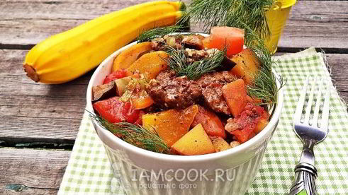 овощное рагу с фаршем и кабачками