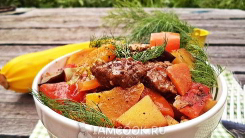 овощное рагу с фаршем и кабачками