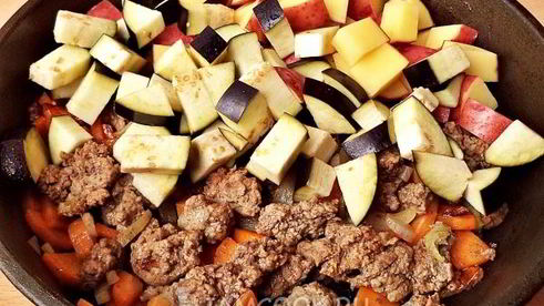 овощное рагу с фаршем и кабачками