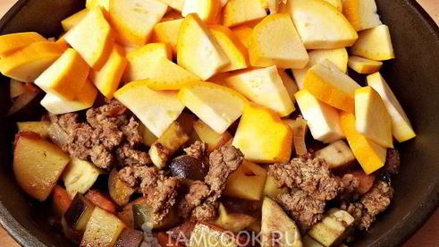 овощное рагу с фаршем и кабачками