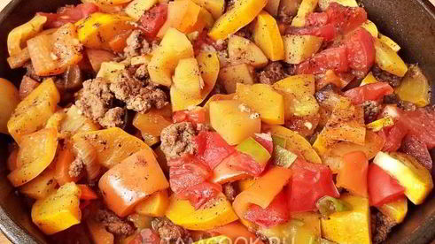 овощное рагу с фаршем и кабачками