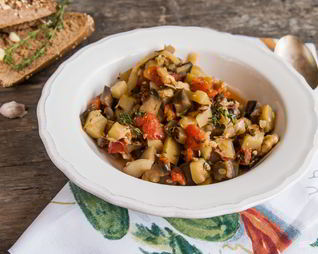 Овощное рагу с кабачками и баклажанами