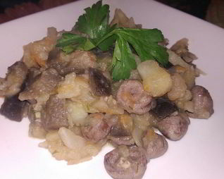 Овощное рагу с куриными сердечками