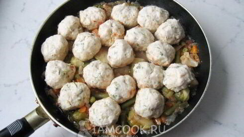 овощное рагу с тефтелями