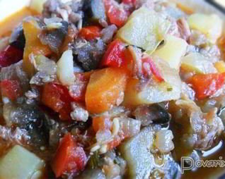 Овощное рагу с тушенкой