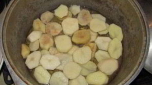 овощное рагу в кастрюле