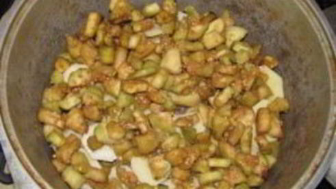 овощное рагу в кастрюле