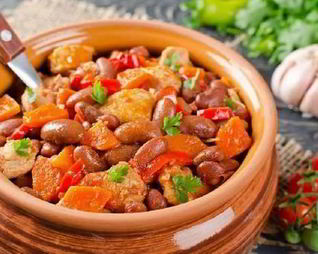 Пикантное рагу из курицы с фасолью