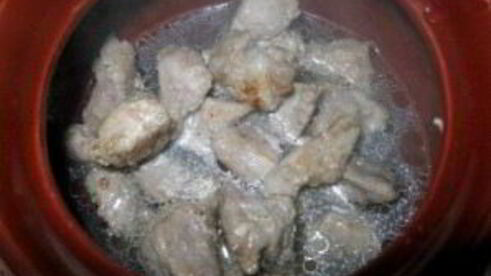 рагу с мясом и стручковой фасолью в горшочке