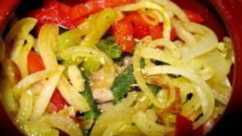 рагу с мясом и стручковой фасолью в горшочке