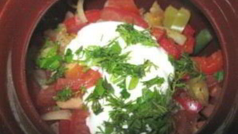 рагу с мясом и стручковой фасолью в горшочке