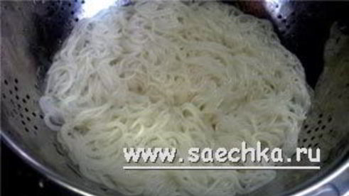 рисовая лапша с фаршем и овощами